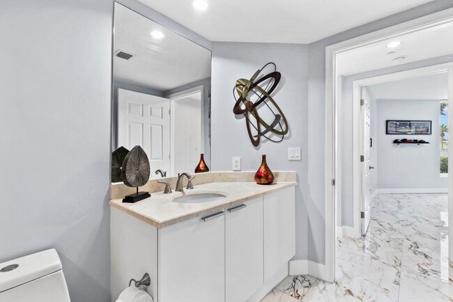 Building Photo - 2/2 in Marina Grande