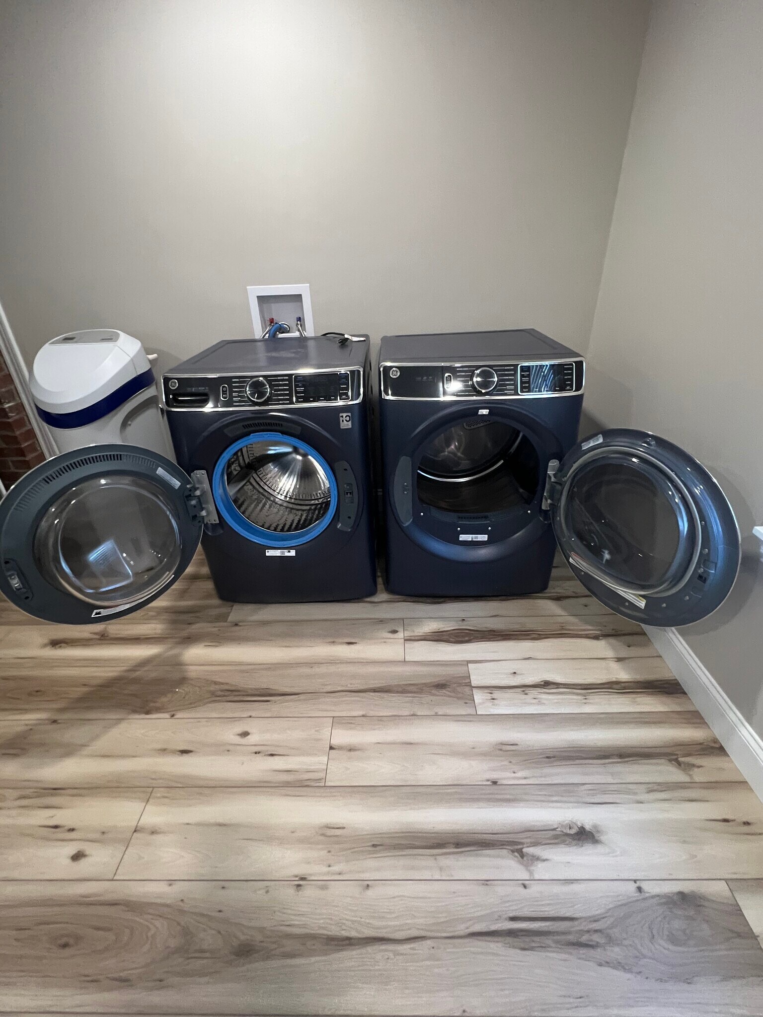 Navy Blue LG Washer and Dryer - 408 John St