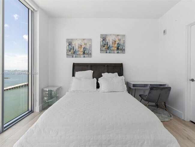 Building Photo - 2900 NE 7th Ave