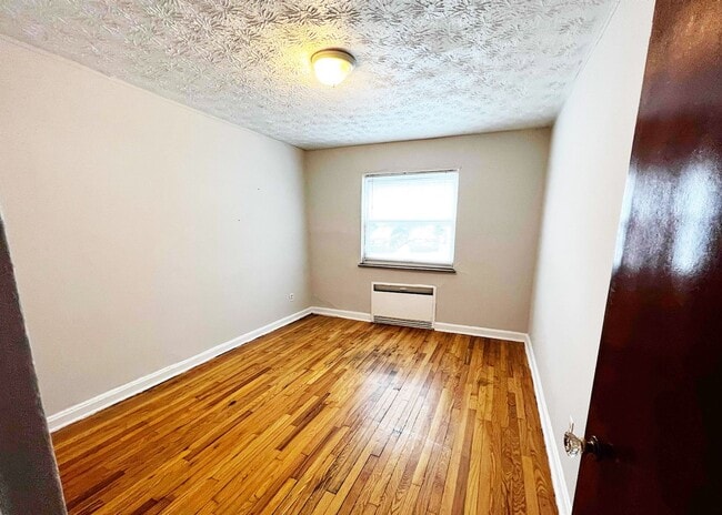 Building Photo - 596 Lowell Ave