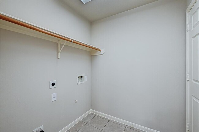 Building Photo - 2310 Diamond Springs Dr