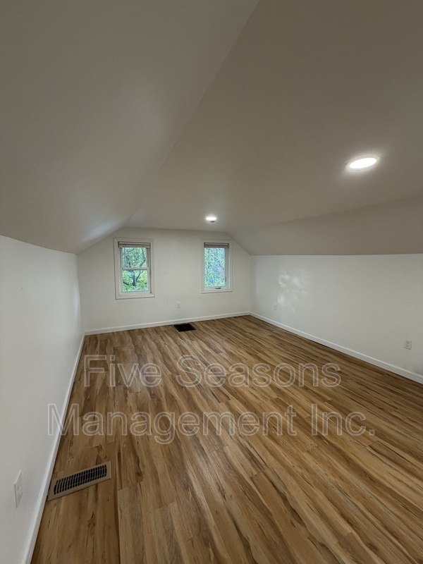 Building Photo - 124 N Winooski Ave