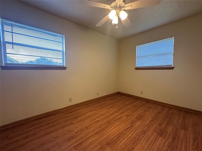 Building Photo - 2007 Delaware Ln