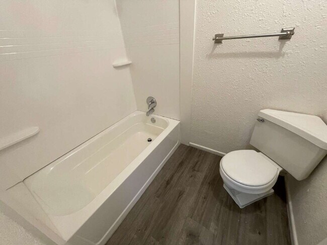 Building Photo - 2 bed 2 bath in an excellent southwest Lubbock location.