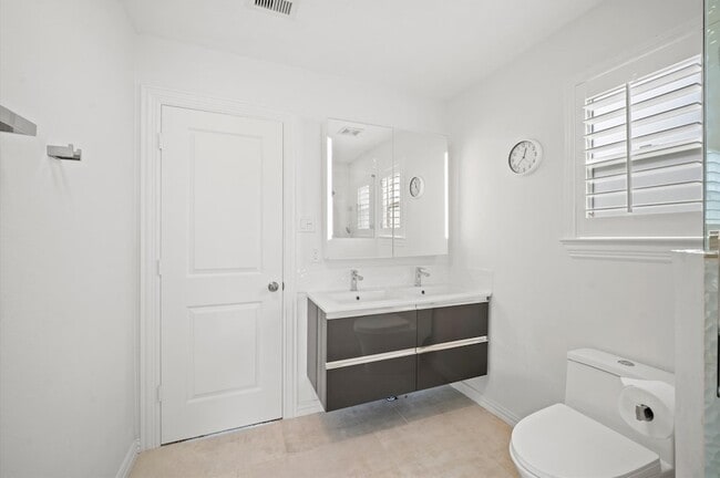 Building Photo - 2206 Summer Blossom Ln