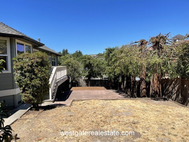 Building Photo - 786 El Paseo Dr