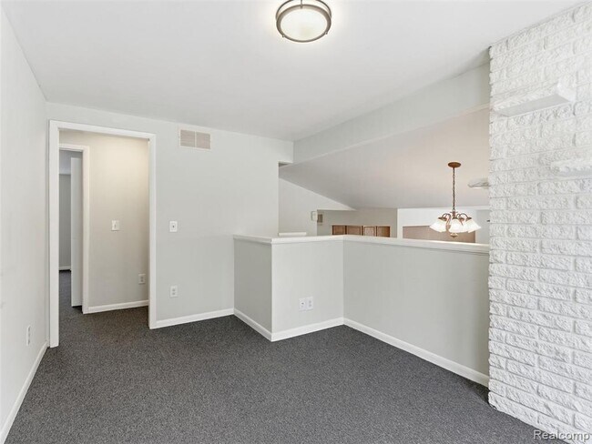 Building Photo - 38301 Murdick Dr