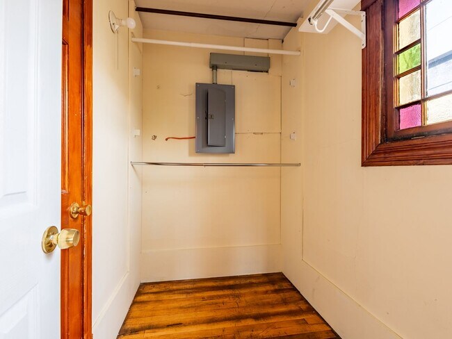 Building Photo - 17-19-19 Lafountain St