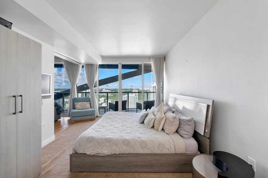 Building Photo - 3101 Bayshore Dr