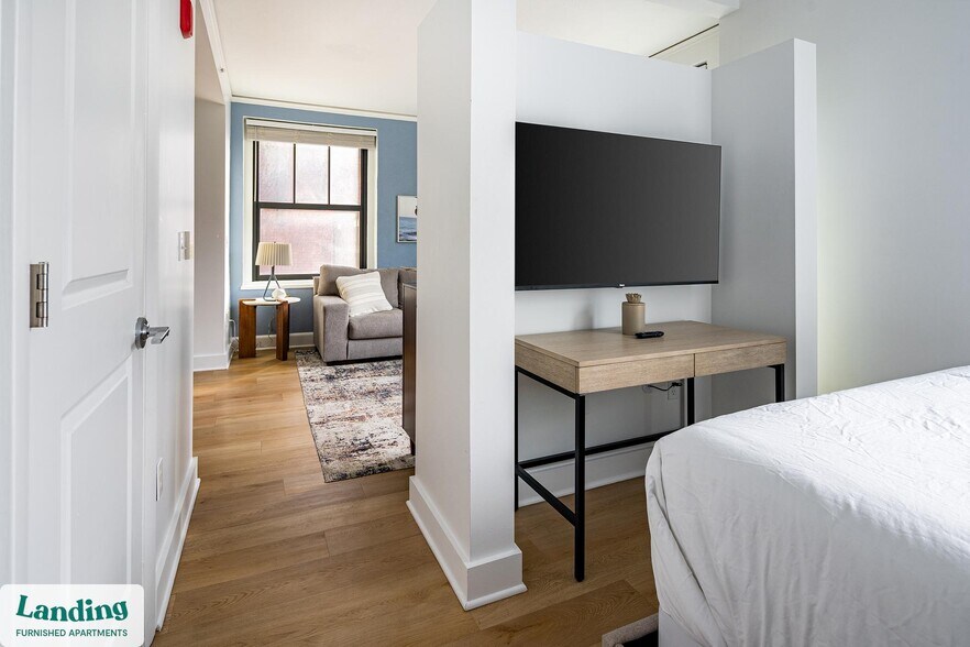 Building Photo - 933 McGee St