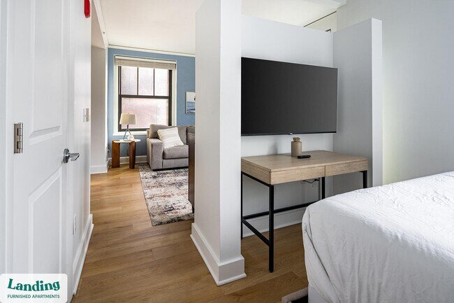 Building Photo - 933 McGee St