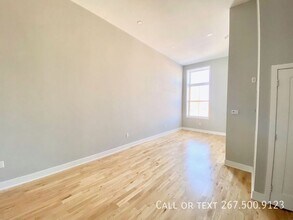 Building Photo - 1523 W Girard Ave