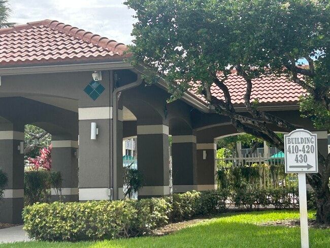 Building Photo - 410 S Park Rd