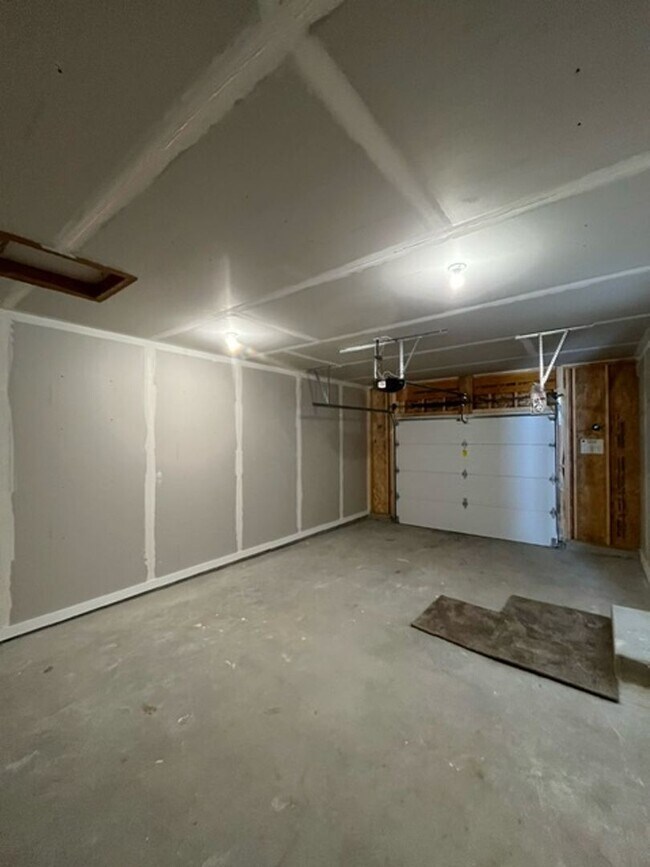 Building Photo - 516