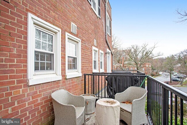 Building Photo - 2803 S Columbus St