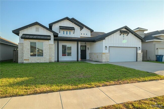 Building Photo - 38 N Queen Palm