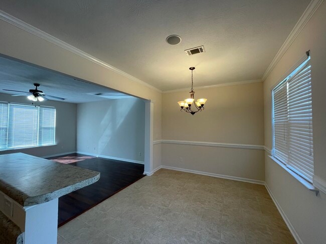 Building Photo - 422 Sebastian Dr