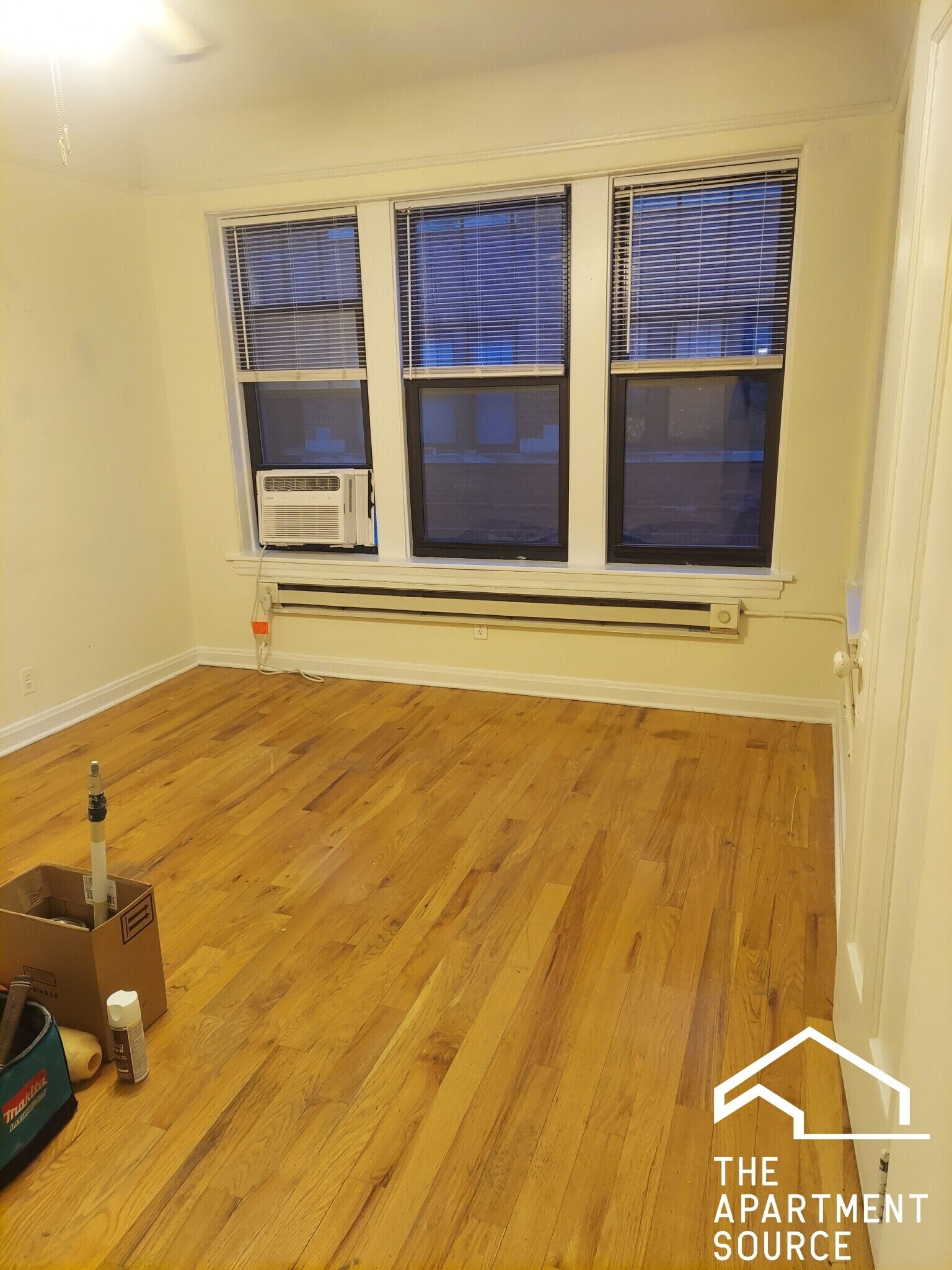 Building Photo - 4415 N Wolcott Ave