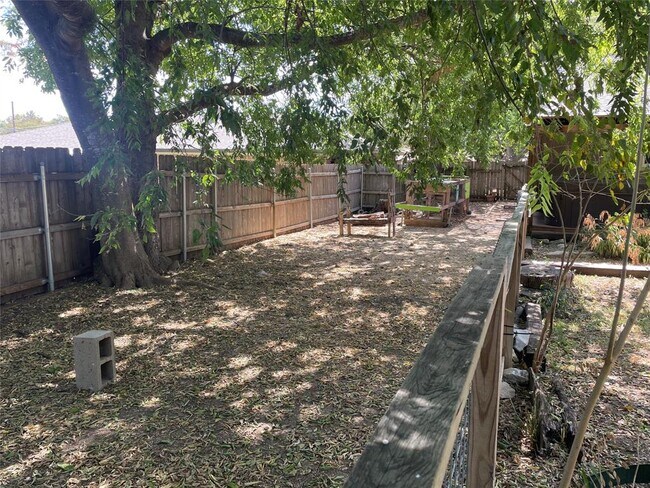 Building Photo - 2404 N Shields Dr