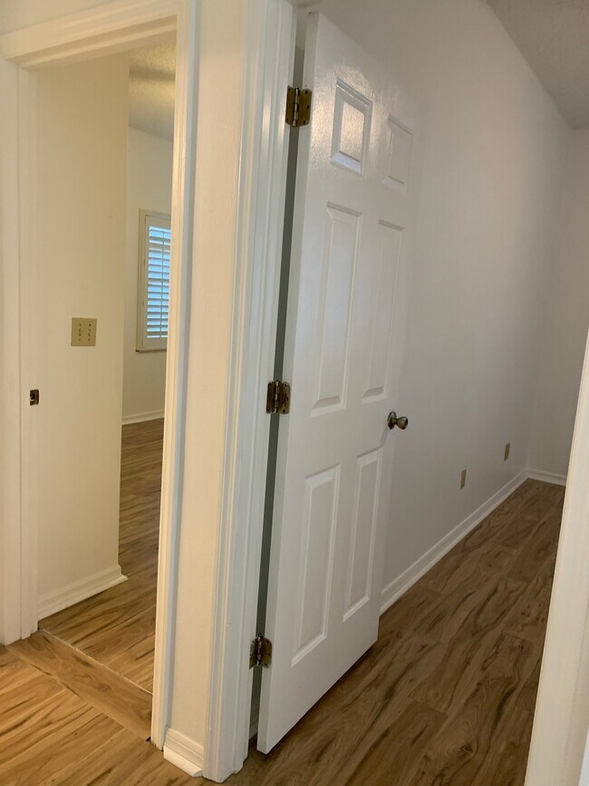 Building Photo - 300 New Waterford Pl