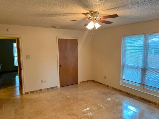 Building Photo - 3904 Woodbury Ct