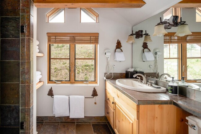 Building Photo - 7 Gambler Dr