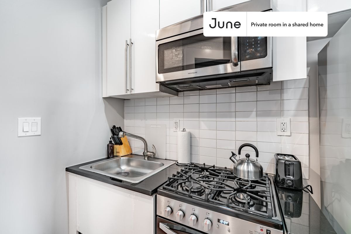 Building Photo - Room in Shared 2 bed/1 bath home