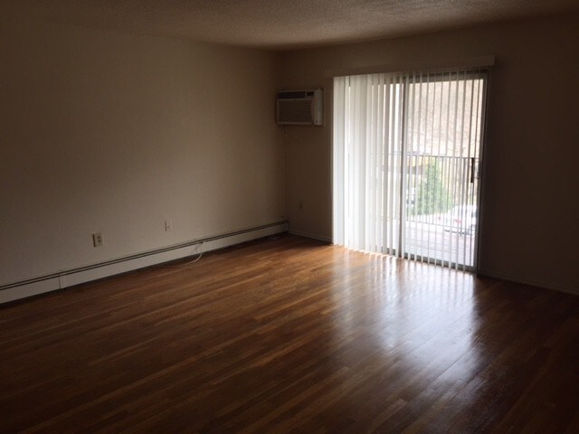 2nd Fl Apt Living Room - 9 Catherine St