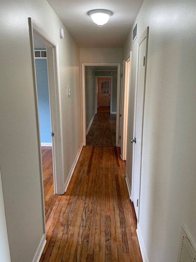 Building Photo - 3 Bed/2 Bath Home with 2 Car Garage