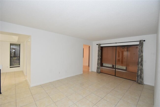 Building Photo - 11 Surrey Ct