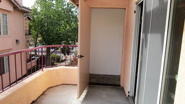 Building Photo - RANCHO BERNARDO - 2 BR RANCH BERNARDO CONDO WITH BEAUTIFUL VIEWS & RESORT STYLE AMENITIES & AC!