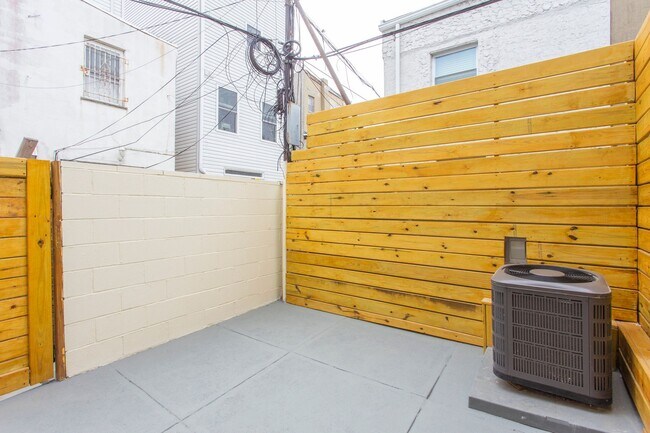 Building Photo - 602 Fernon St