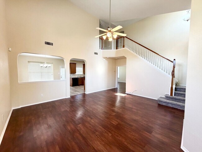 Building Photo - 6404 Mundo Dr
