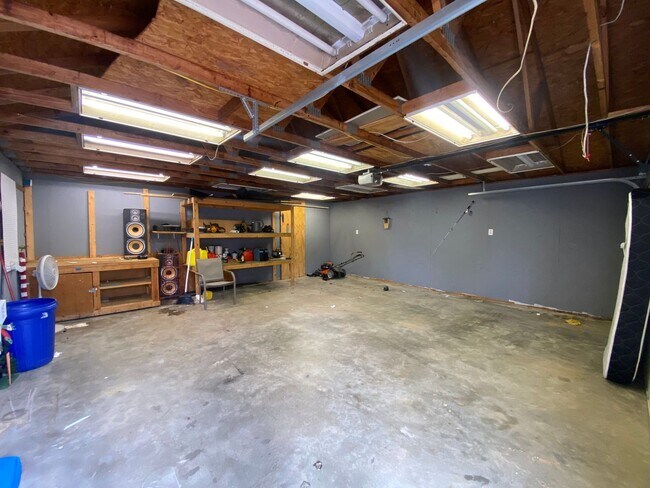 Building Photo - 2719 Knob Ct