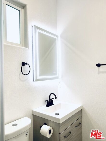 Building Photo - 247 S Catalina Ave