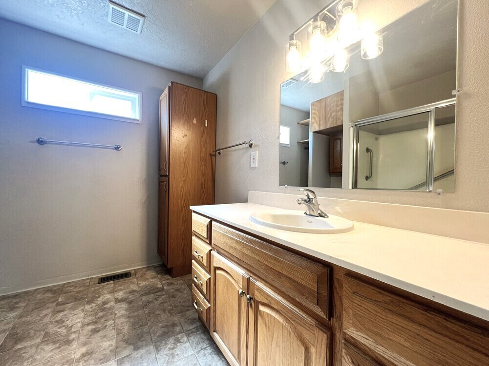 Building Photo - 8725 W Cory Ln