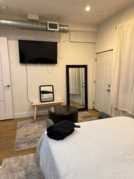 Building Photo - 1893 Pacific St