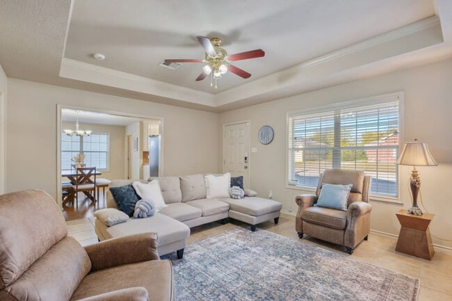 Building Photo - 214 Sterling St