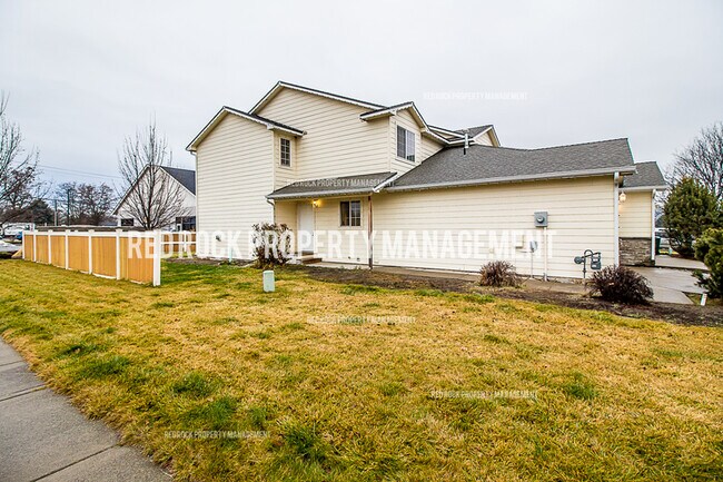 Building Photo - 1603 Drummond St