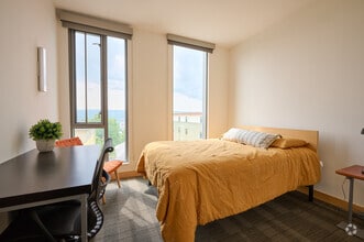 Interior Photo - Central Collegetown - College Townhouse