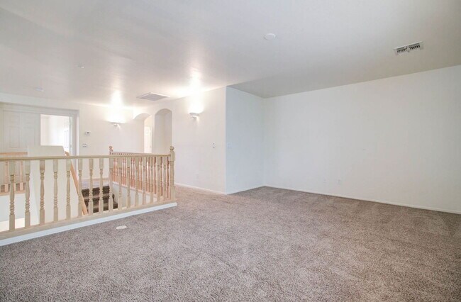 Building Photo - 2026 E County Down Dr