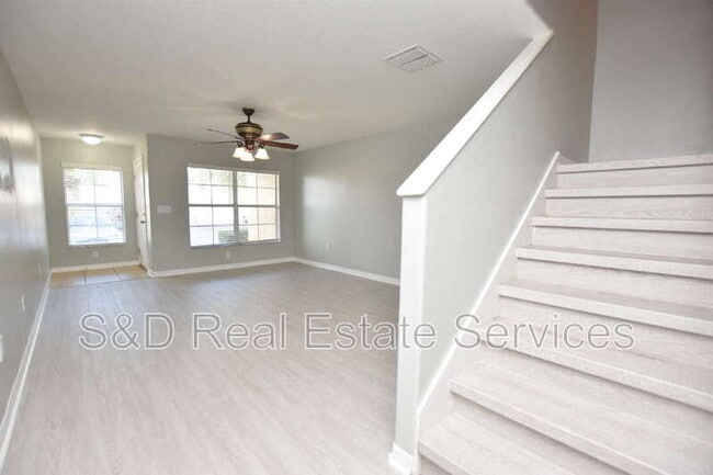 Building Photo - 515 Sandstone St