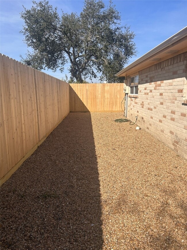 Building Photo - 31 Back Bay Cir