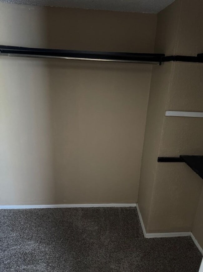 Building Photo - Cozy 2 Bedroom Duplex Central Norman