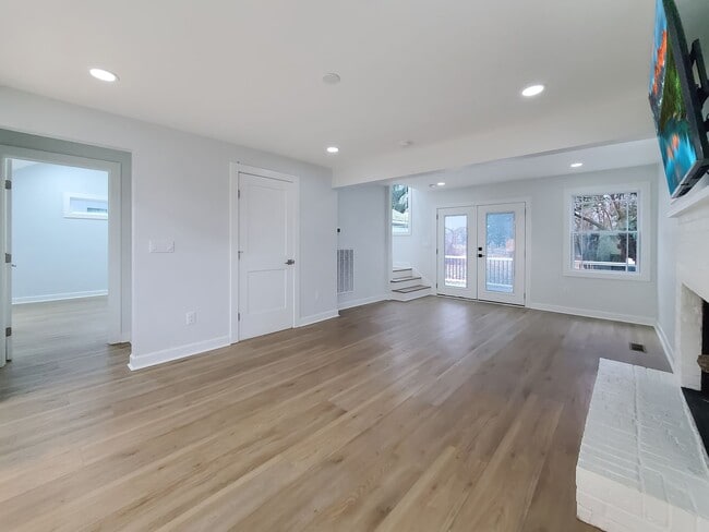 Building Photo - Minutes from Downtown Greenville in a Beautifully Remodeled Custom Home!