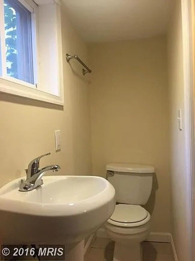 Building Photo - 3 Bedroom 2 Bath in Sparrows Point