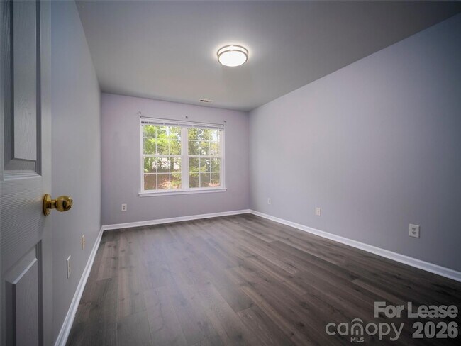 Building Photo - 1030 Boxelder Ln