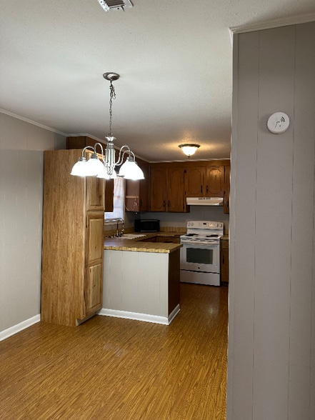 Building Photo - 2211 Shannondoah Dr