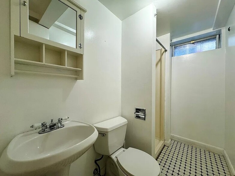 Downstair Bathroom - 22 Pembroke St