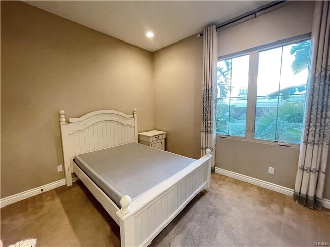 Building Photo - 52 Stanza